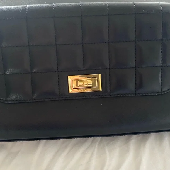 Authentic black leather quilted Chanel accordion quilted flap bag - Picture 7 of 16